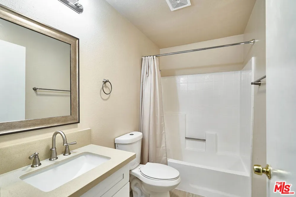820 S St Andrews Place #203 Los Angeles, CA 90005
