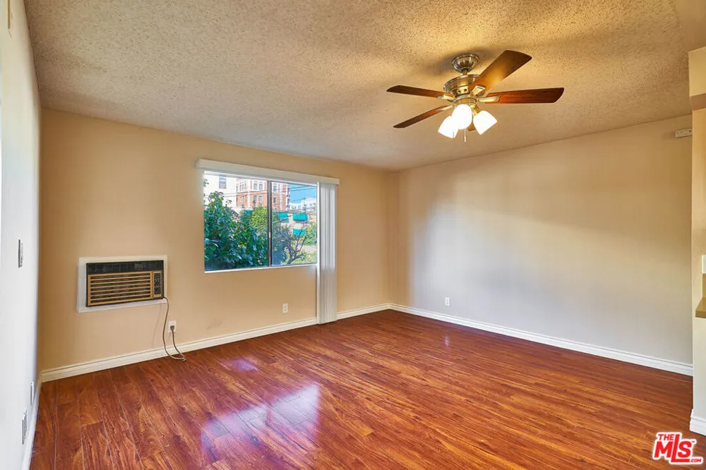 820 S St Andrews Place #203 Los Angeles, CA 90005