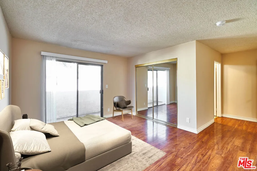 820 S St Andrews Place #203 Los Angeles, CA 90005