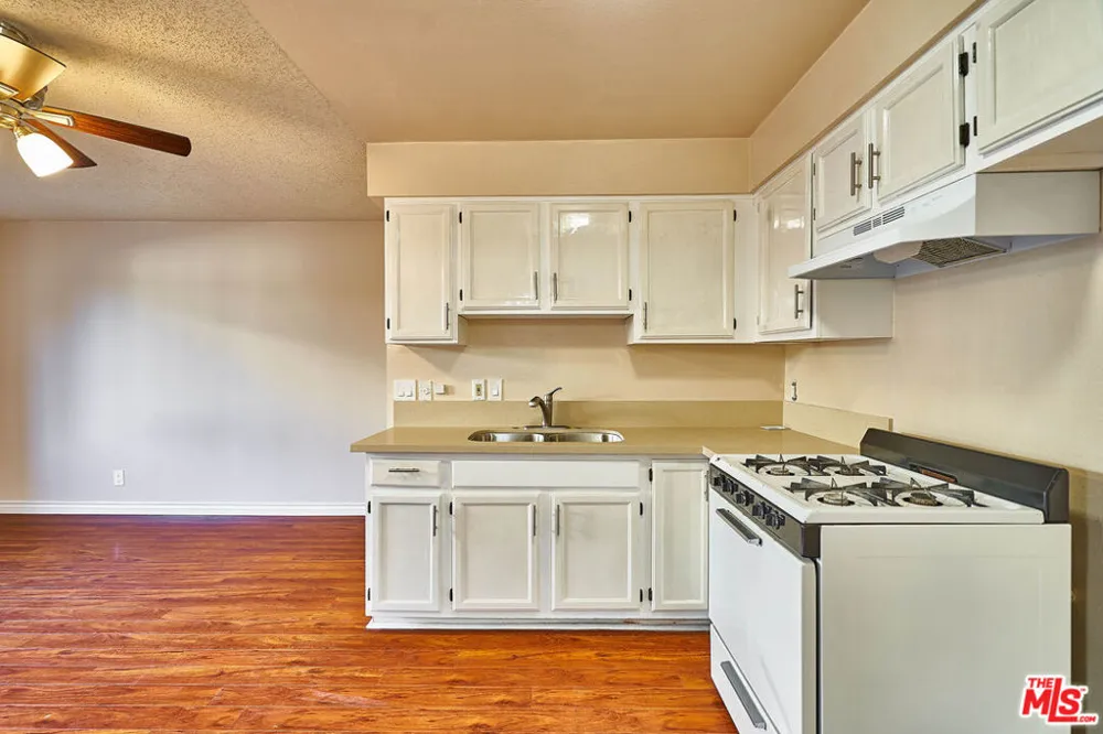 820 S St Andrews Place #203 Los Angeles, CA 90005