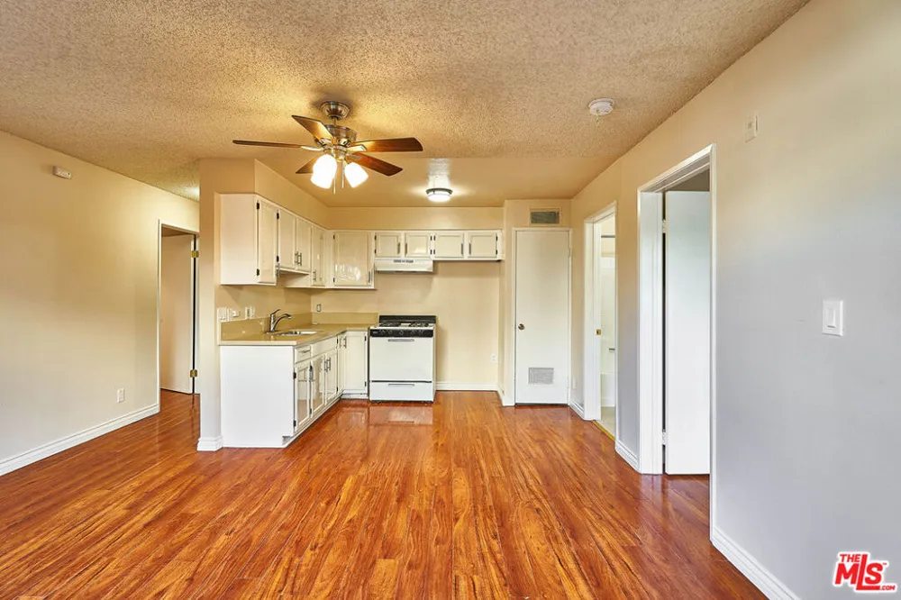820 S St Andrews Place #203 Los Angeles, CA 90005