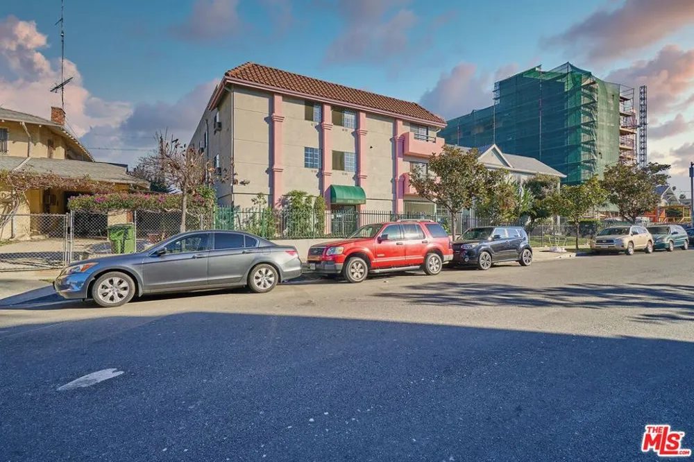 820 S St Andrews Place #203 Los Angeles, CA 90005