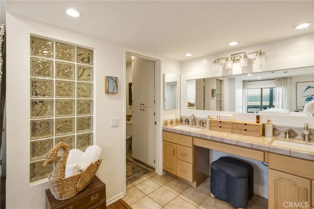 575 Esplanade #207 Redondo Beach, CA 90277