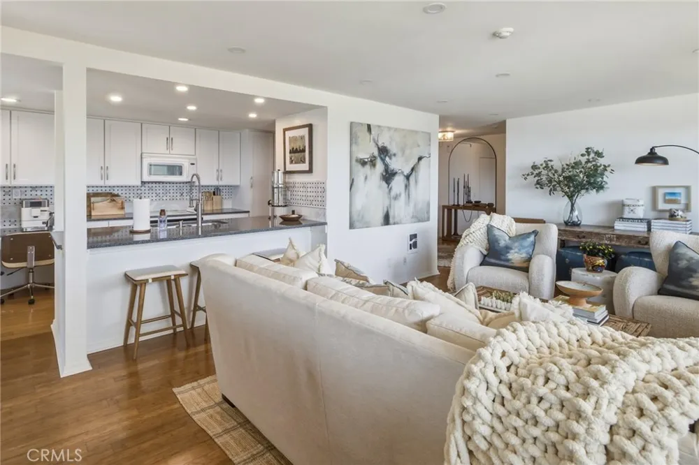575 Esplanade #207 Redondo Beach, CA 90277