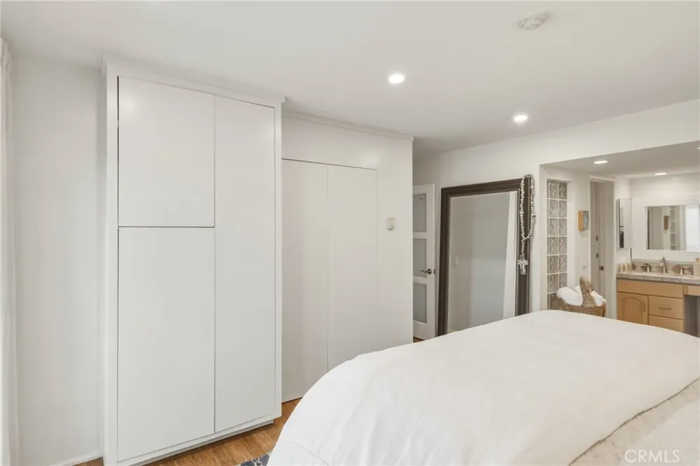575 Esplanade #207 Redondo Beach, CA 90277