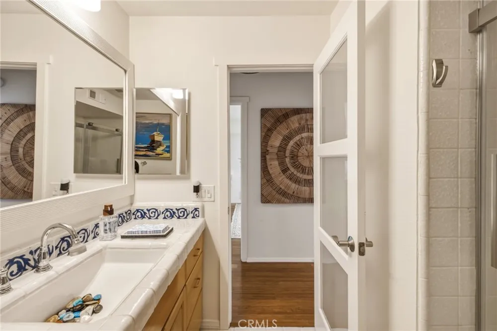 575 Esplanade #207 Redondo Beach, CA 90277