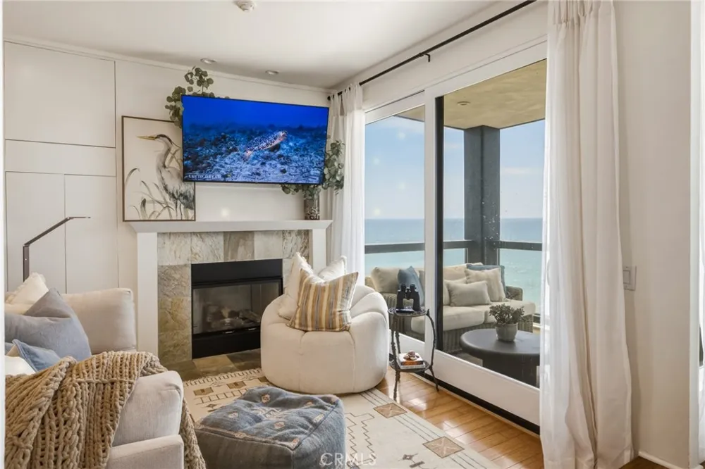 575 Esplanade #207 Redondo Beach, CA 90277
