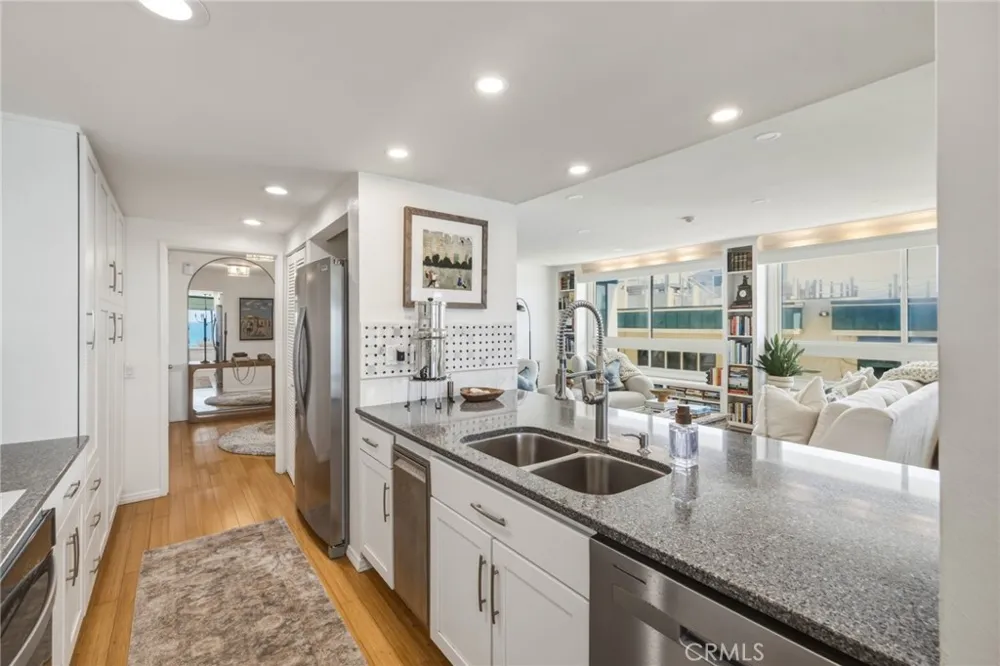 575 Esplanade #207 Redondo Beach, CA 90277