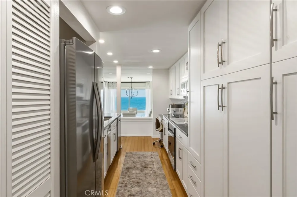575 Esplanade #207 Redondo Beach, CA 90277