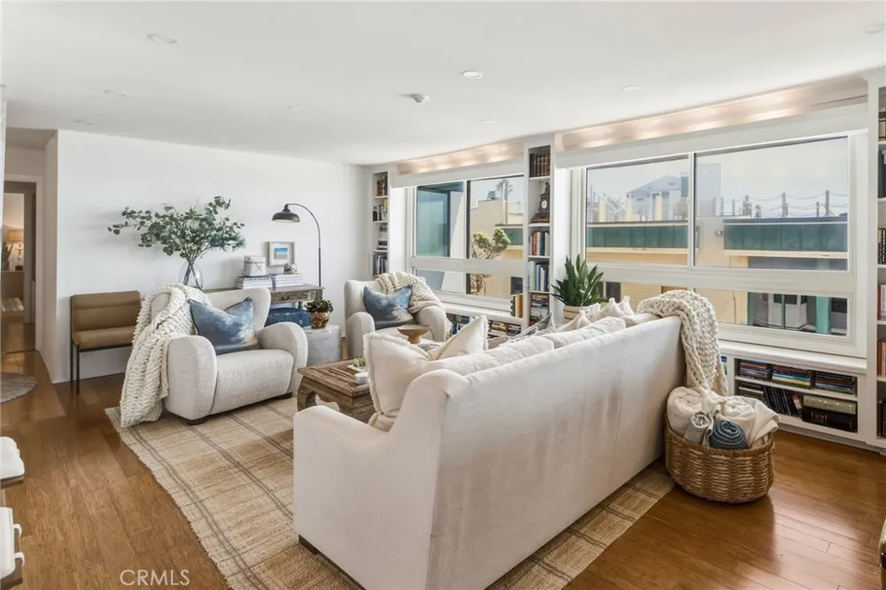 575 Esplanade #207 Redondo Beach, CA 90277
