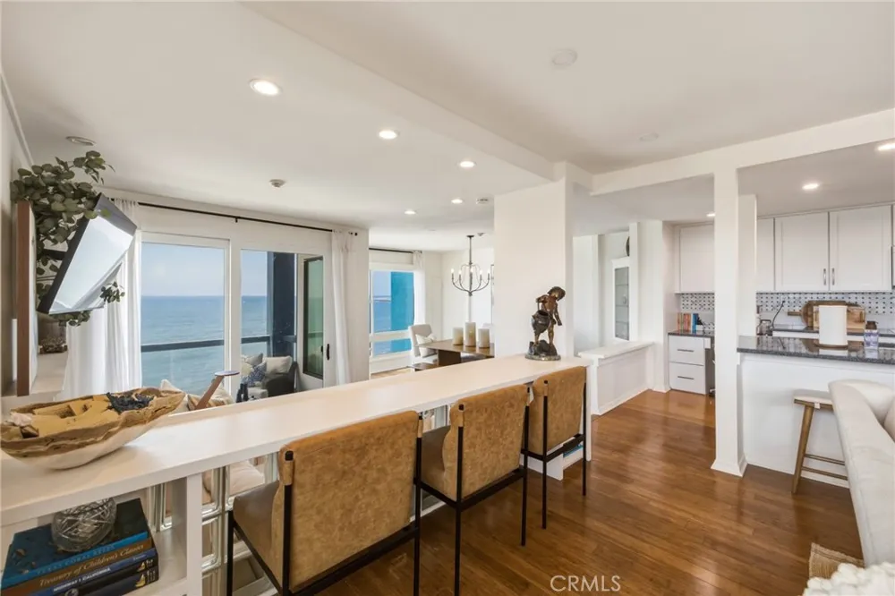 575 Esplanade #207 Redondo Beach, CA 90277