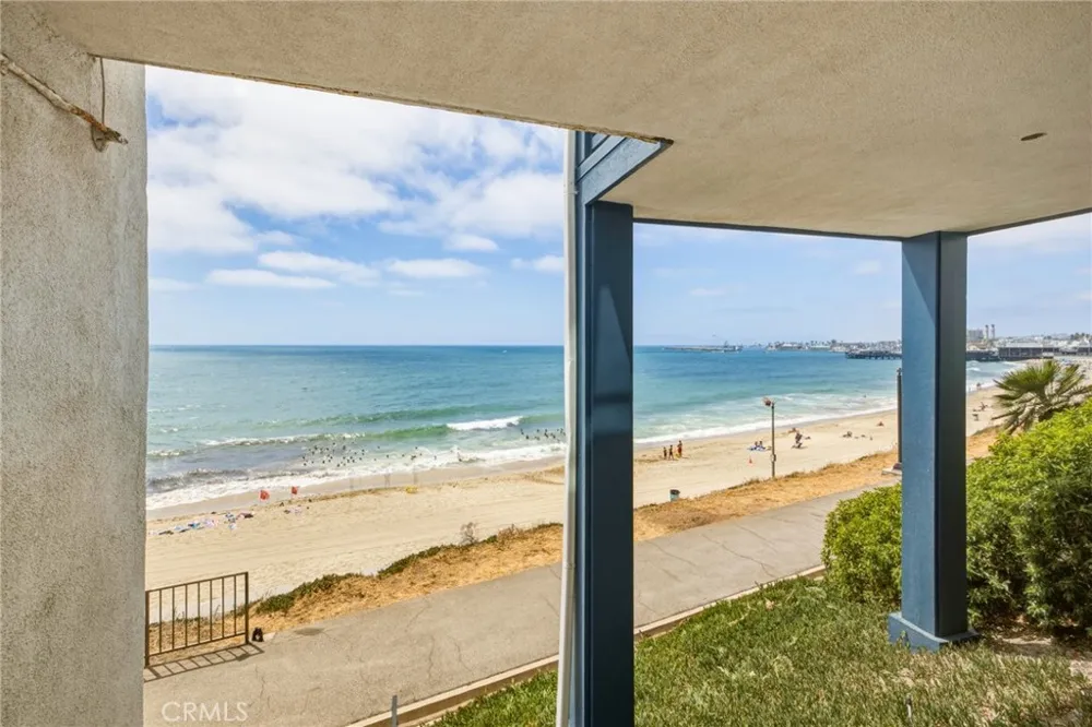575 Esplanade #207 Redondo Beach, CA 90277