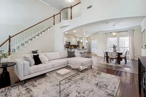 4916 Empire Way