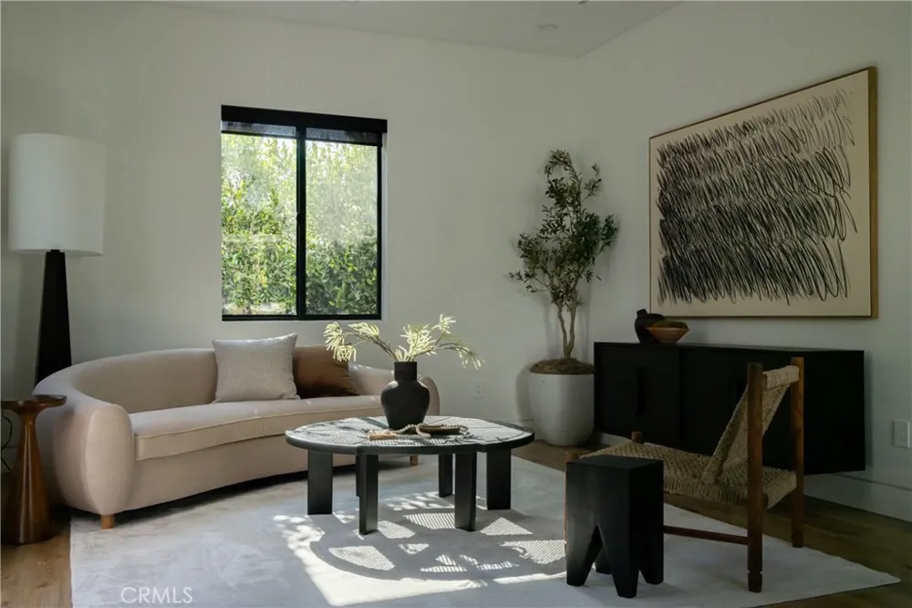 5109 Bluebell Avenue Valley Village, CA 91607