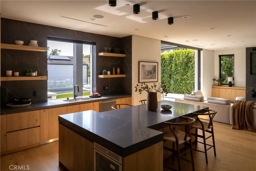 5109 Bluebell Avenue Valley Village, CA 91607