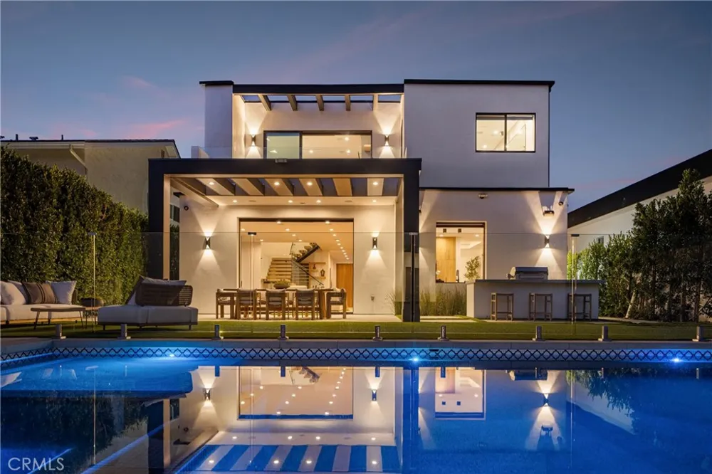 5109 Bluebell Avenue Valley Village, CA 91607