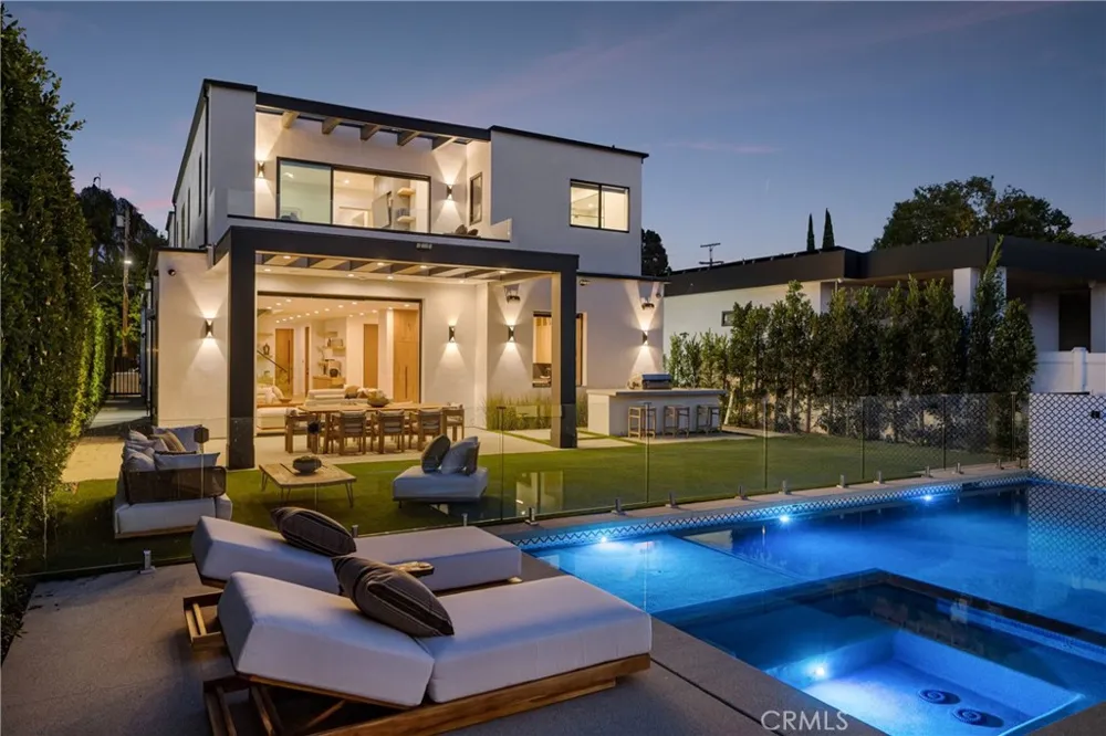5109 Bluebell Avenue Valley Village, CA 91607