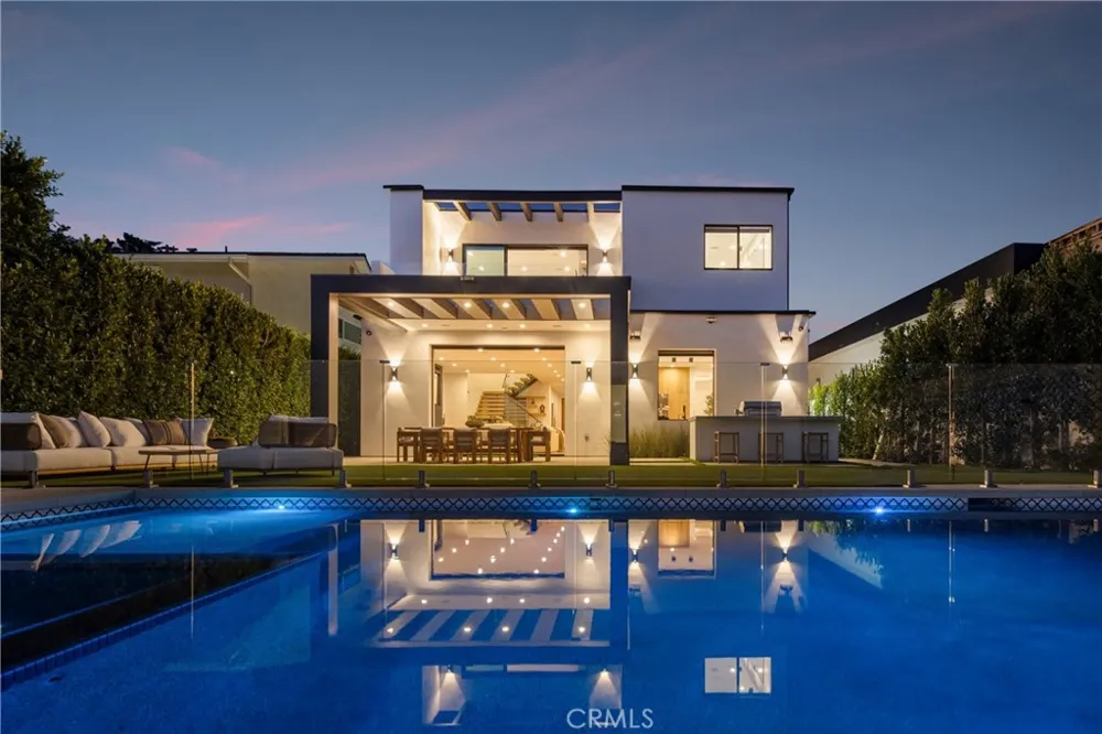 5109 Bluebell Avenue Valley Village, CA 91607