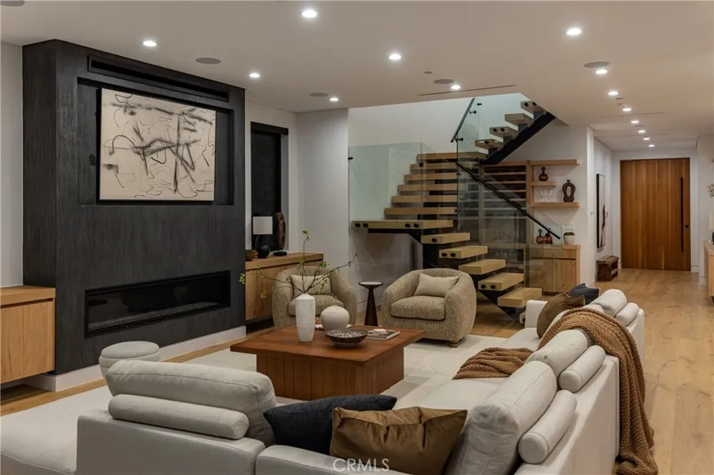 5109 Bluebell Avenue Valley Village, CA 91607