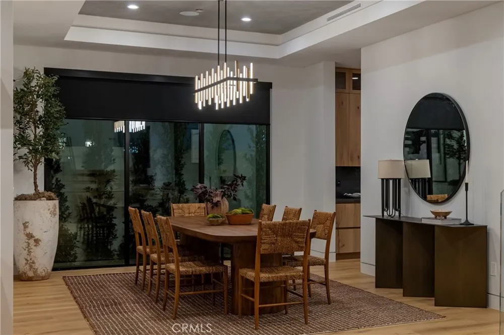 5109 Bluebell Avenue Valley Village, CA 91607