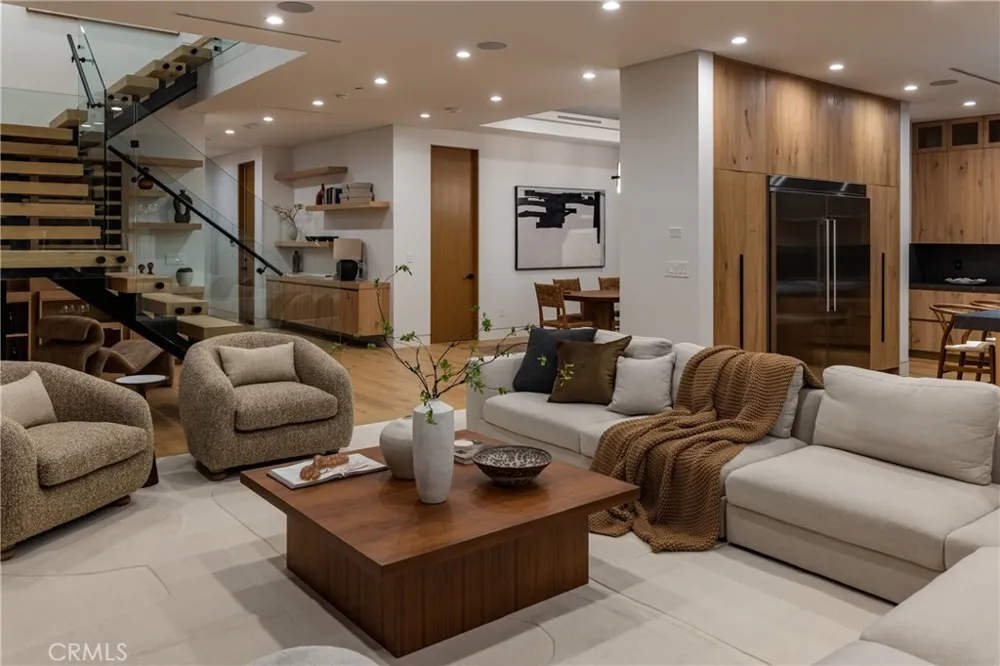 5109 Bluebell Avenue Valley Village, CA 91607