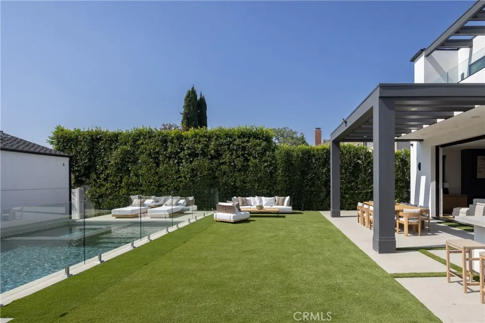 5109 Bluebell Avenue Valley Village, CA 91607