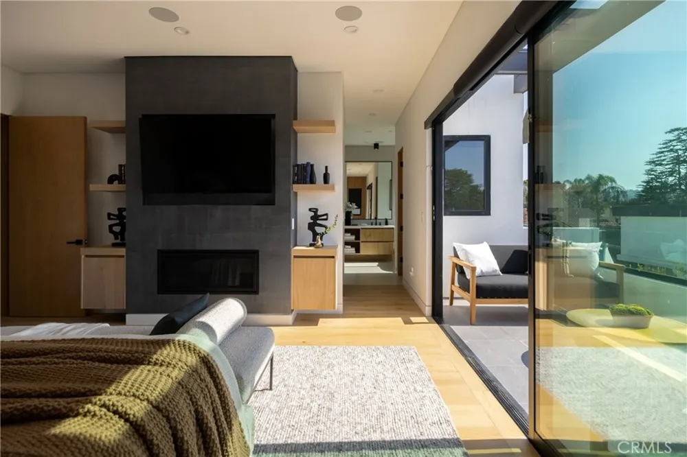 5109 Bluebell Avenue Valley Village, CA 91607