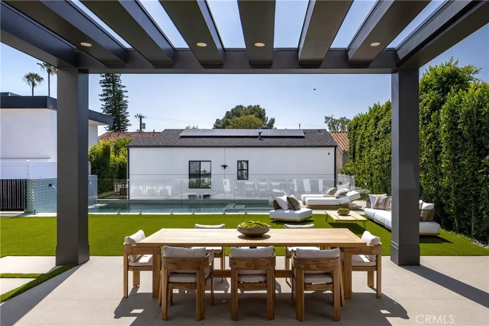 5109 Bluebell Avenue Valley Village, CA 91607