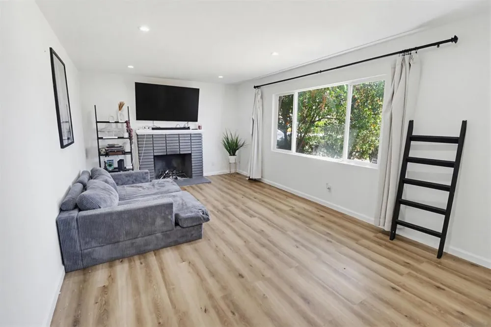 2330 Di Foss Lemon Grove, CA 91945