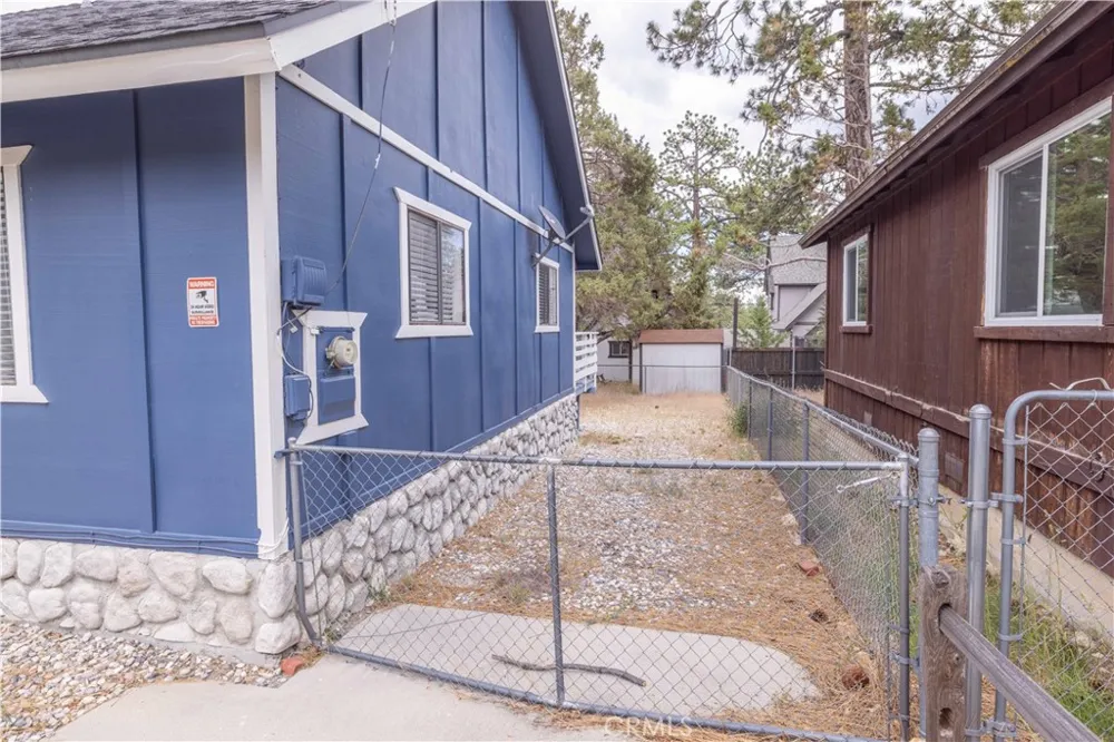 593 Wabash Sugarloaf, CA 92386