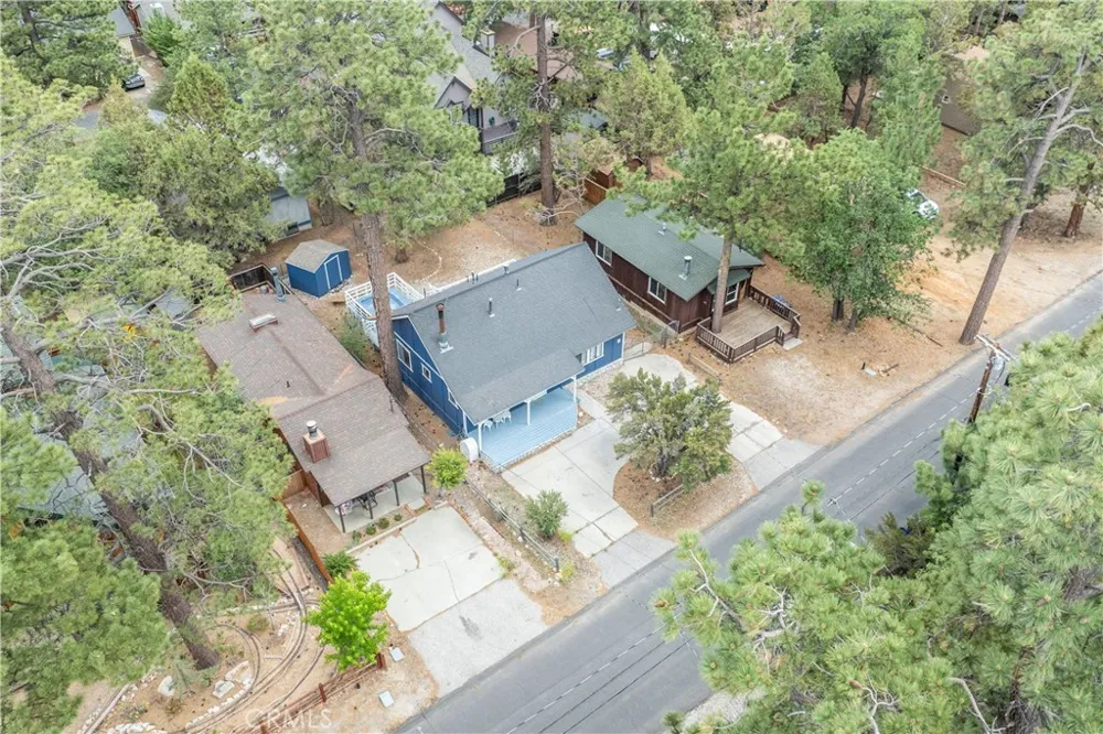 593 Wabash Sugarloaf, CA 92386