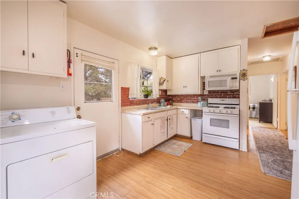 593 Wabash Sugarloaf, CA 92386