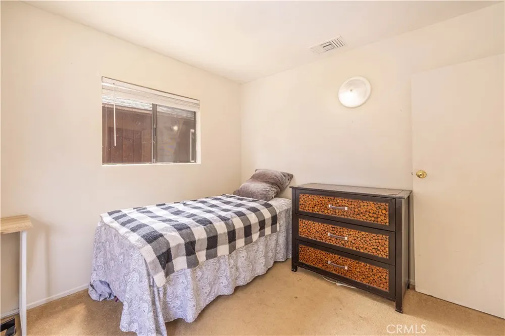 593 Wabash Sugarloaf, CA 92386