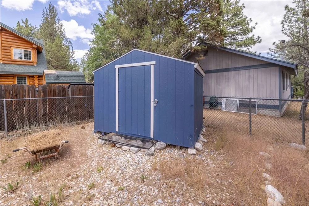 593 Wabash Sugarloaf, CA 92386