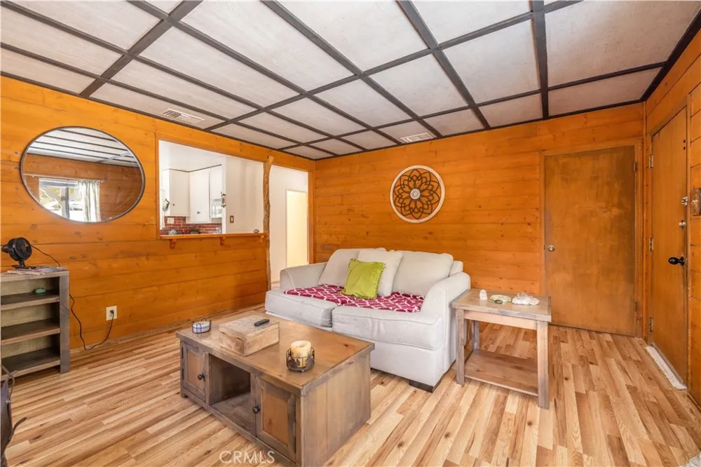 593 Wabash Sugarloaf, CA 92386