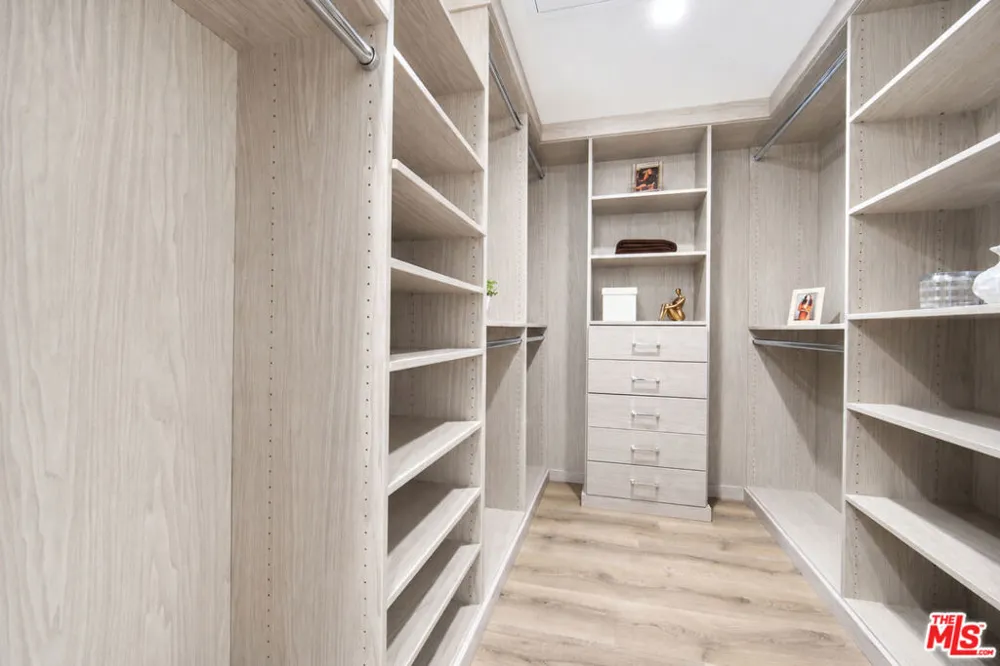 11614 Colfax Meadow Lane Studio City, CA 91604