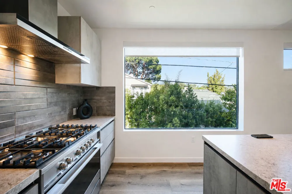 11614 Colfax Meadow Lane Studio City, CA 91604