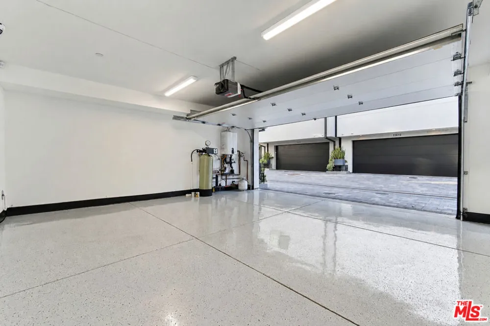 11614 Colfax Meadow Lane Studio City, CA 91604
