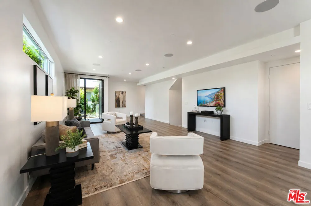 11614 Colfax Meadow Lane Studio City, CA 91604