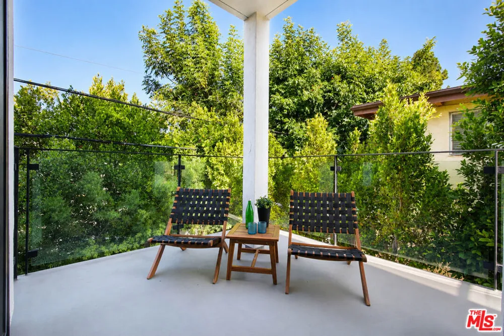 11614 Colfax Meadow Lane Studio City, CA 91604