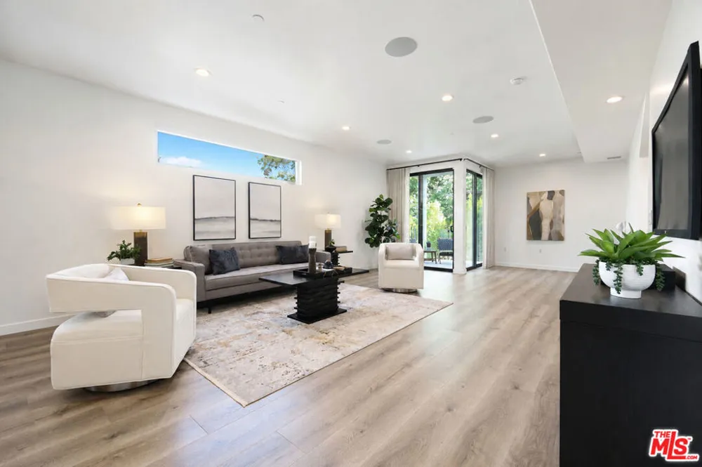 11614 Colfax Meadow Lane Studio City, CA 91604