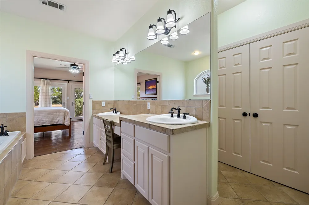 1120 Canyon View Road Dripping Springs, TX 78620