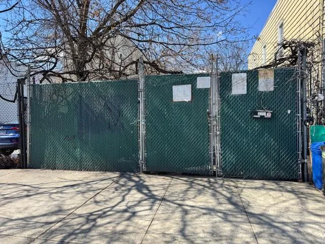 1667 Hunt Avenue Bronx, NY 10462