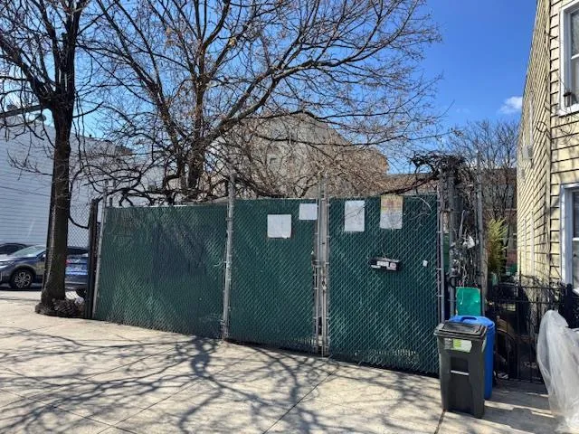 1667 Hunt Avenue Bronx, NY 10462