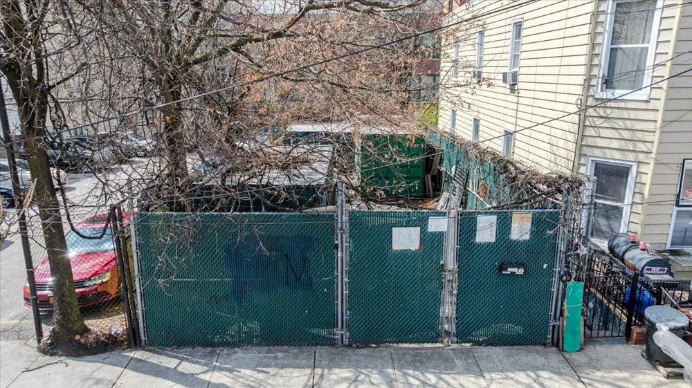 1667 Hunt Avenue Bronx, NY 10462