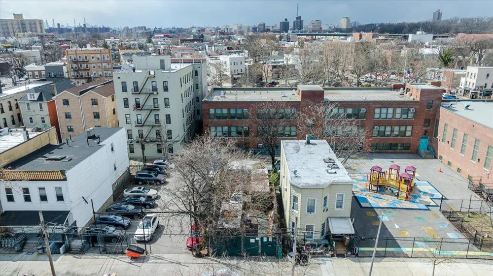 1667 Hunt Avenue Bronx, NY 10462
