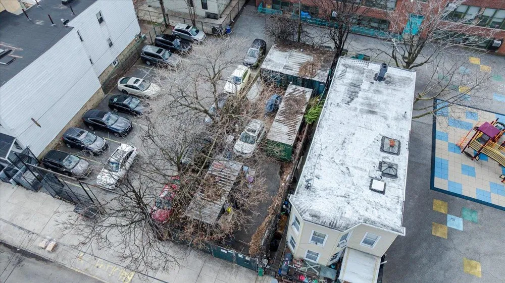 1667 Hunt Avenue Bronx, NY 10462
