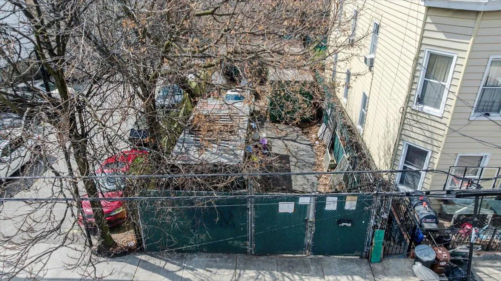 1667 Hunt Avenue Bronx, NY 10462