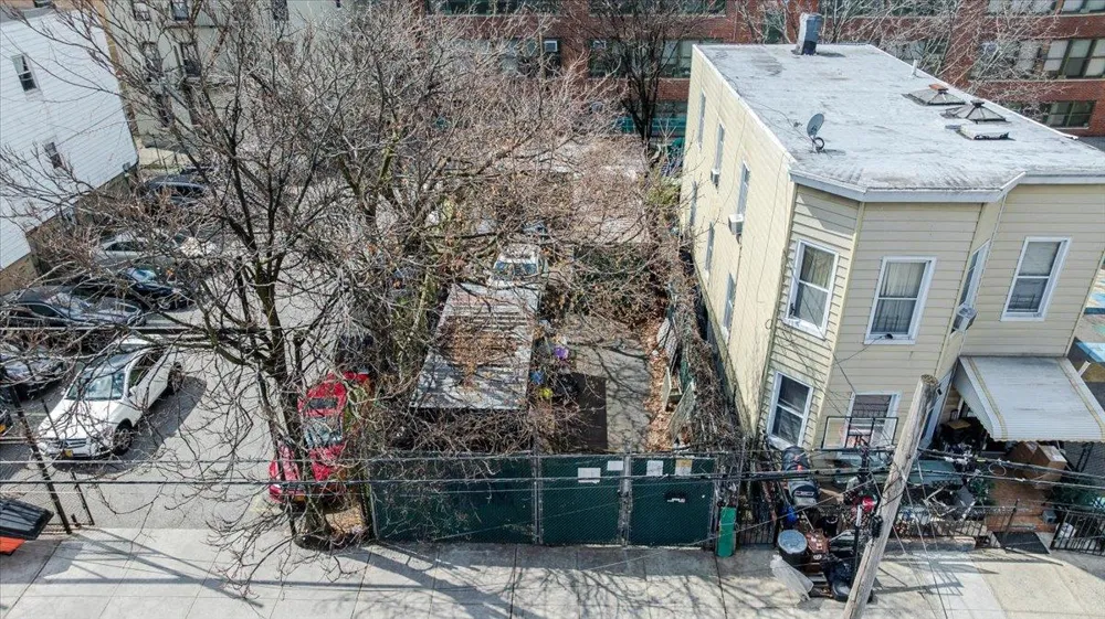 1667 Hunt Avenue Bronx, NY 10462
