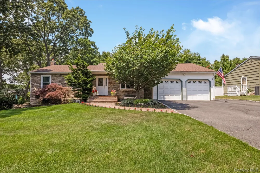 353 Thrift Street Ronkonkoma, NY 11779